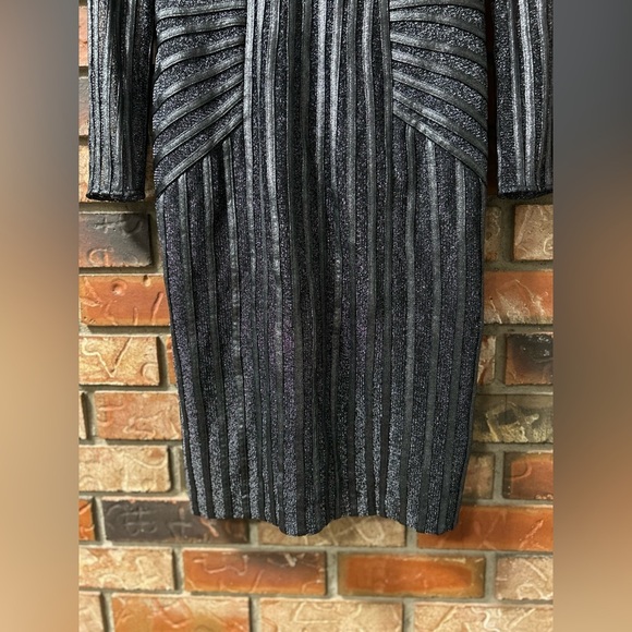 Tadashi Shoji Stunning Black Metallic Striped Bodycon Long Sleeve V-Neck Dress - Picture 4 of 9